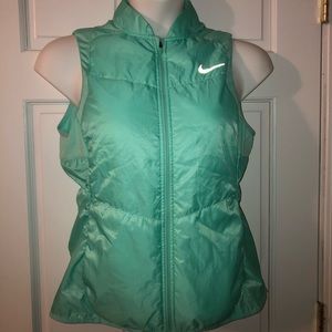 Nike running vest in turquoise size L